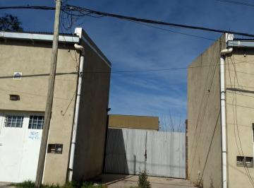 Foto · Terreno con 3 Duplex y Superficie Para Galpones o Mas Construccion