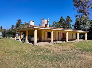 Casa · 350m² · 4 Ambientes · 6 Cocheras · Exc. Casa 3 Dorm C/gge - Pileta Jardin B° Las Blancas Cerrillos