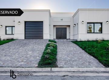 Casa · 190m² · 4 Ambientes · 1 Cochera · Casa - Arenas del Sur