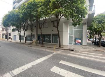 Local comercial · 571m² · 3 Ambientes · 2 Cocheras · Esquina Urquiza y Ov Lagos - Imponente Local - Ideal Concesionarias