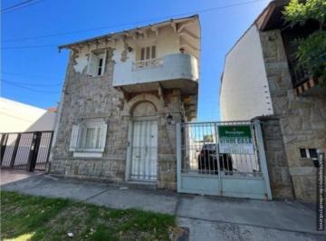 Casa · 170m² · 4 Ambientes · 1 Cochera · Venta Impecable Chalet en Pinos de Anchorena