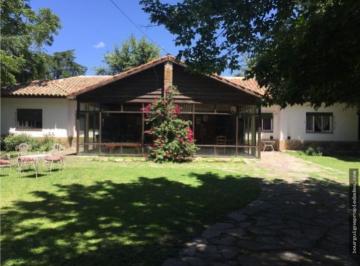 Casa · 250m² · 6 Ambientes · Casa - Chalet en Venta en Grosellar a Valor Lote!
