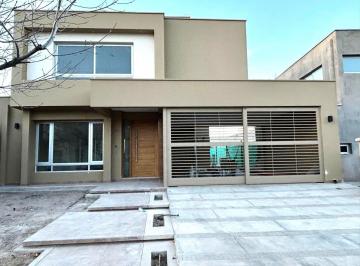 Casa de 5 ambientes, Luzuriaga · Solida y Funcional Casa a Estrenar Prima Terra Barrio Privado