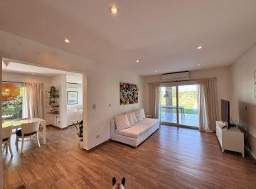 Casa · 246m² · 5 Ambientes · 1 Cochera · Casa en Venta 4 Dorm. a La Laguna Central en San Marco, Villanueva