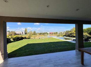 Casa · 246m² · 5 Ambientes · 1 Cochera · Casa en Venta en San Marco, Villanueva, Tigre