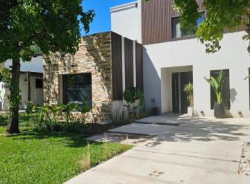 Casa · 277m² · 5 Ambientes · 2 Cocheras · Casa en Altos del Sol