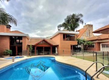 Casa · 430m² · 4 Ambientes · 4 Cocheras · Venta Casa en Ramos Mejía: Lujo, Confort y Seguridad