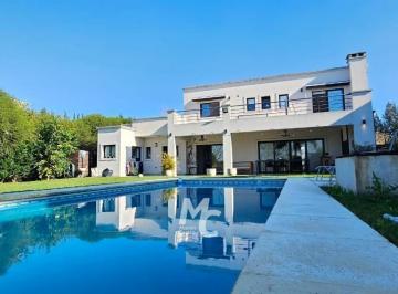 Casa · 253m² · 4 Ambientes · 1 Cochera · Casa en Venta en San Marco, Villanueva, Tigre