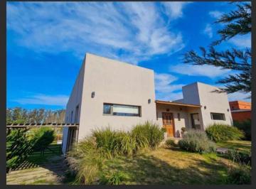 Casa · 347m² · 5 Ambientes · 1 Cochera · Casa en Venta en Barrancas de San Benito