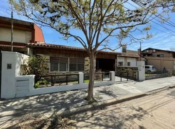 Casa · 130m² · 4 Ambientes · 1 Cochera · En Venta en Ciudad Jardin Chalet 4 Ambientes Lote 260 m² Venta Inmediata F: 1615
