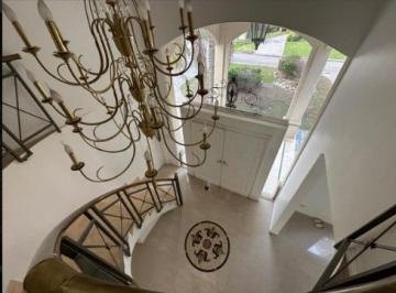 Casa · 350m² · 8 Ambientes · 2 Cocheras · Impresionante Casa en Venta en Barrio Privado St Thomas Sur