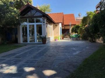 Casa · 150m² · 3 Ambientes · 1 Cochera · Espectacular Casa en Venta