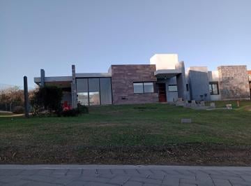 Casa · 289m² · 4 Dormitorios · 3 Cocheras · Casa en La Serena