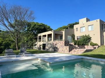 Casa · 300m² · 7 Ambientes · 2 Cocheras · Casa en Alquiler Temporario en La Aguada