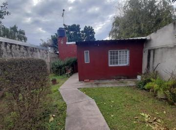Campo · 587m² · 1 Dormitorio · 10 Cocheras · Vivienda con Dos Terrenos en Venta. Parque Paso del Rey