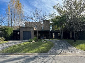 Casa · 276m² · 6 Ambientes · 2 Cocheras · Casa en Venta en Los Castores, Nordelta, Tigre