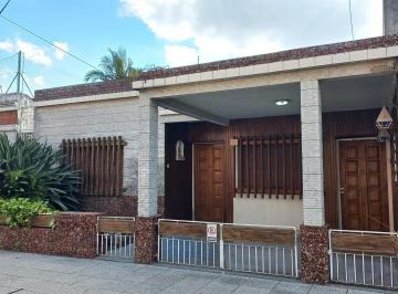 Casa · 140m² · 4 Ambientes · 1 Cochera · Venta Casa 4 Ambientes a Remodelar. Ramos Mejia