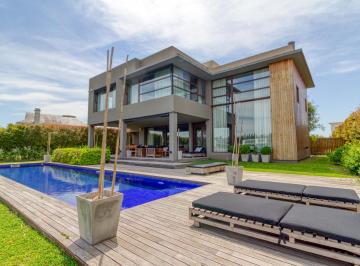Casa de 7 ambientes, Tigre · Casa Al Río con Amarra Albanueva Dueño Directo