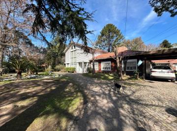 Casa de 6 ambientes, Ezeiza · Quinta Sobre un Lote de 4968 m², con Una Superficie Cubierta Total de 578 m²