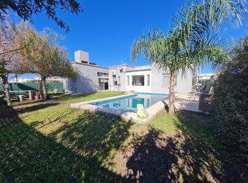 Casa · 147m² · 6 Ambientes · 1 Cochera · Venta - Casa Dos Dorm. con Jardin y Pileta - Barrio El Molino, Roldan