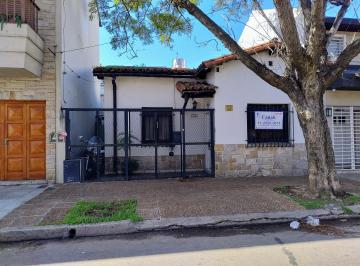 Casa de 4 ambientes, Vicente López · Casa a Refaccionar Sobre Lote 8,66x27 m, Todo en Planta Baja, Jardín y Piscina.