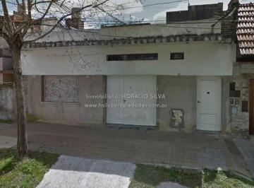 Casa · 200m² · 4 Ambientes · 2 Cocheras · Casa Lote Propio C/ Cochera y Fondo / Lanus Oeste