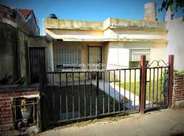 Casa · 90m² · 3 Ambientes · 1 Cochera · Casa - Valentin Alsina