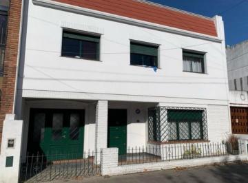 Casa · 198m² · 6 Ambientes · 2 Cocheras · Casa de 6 Ambiente en Dos Plantas