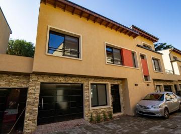 Casa · 129m² · 4 Ambientes · 1 Cochera · Duplex a Estrenar Excelente Ubicacion
