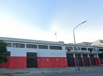 Bodega-Galpón · 8257m² · Depósito en Alquiler en El Barrio de Villa Riachuelo con Salida a 3 Calles.