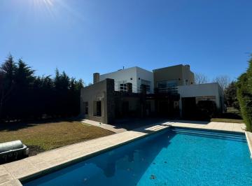 Casa de 6 ambientes, Berazategui · Casa en Venta - Fincas de Iraola