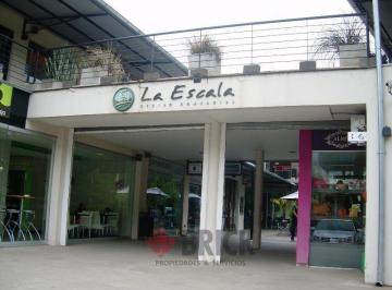 Oficina comercial · 130m² · 6 Ambientes · Local - Pilar