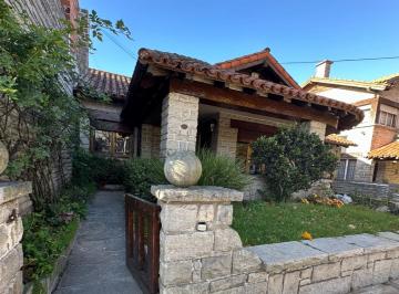 Casa · 275m² · 6 Ambientes · 1 Cochera · Casa - Guemes