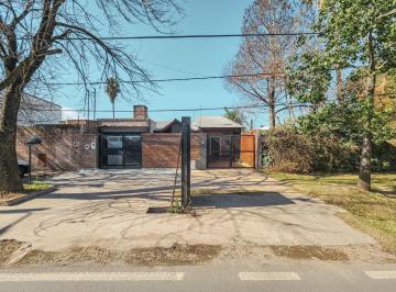 Local comercial · 164m² · 5 Ambientes · 1 Cochera · Casa de 164 m² con Local Comercial en La Mejor Zona de Funes