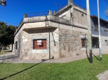 Casa · 222m² · 4 Ambientes · 1 Cochera · Casa en Jose León Suarez