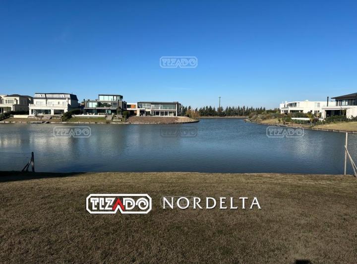 Terreno · 868m²