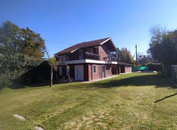 Casa · 154m² · 4 Ambientes · 2 Cocheras · Propiedad por Calle San Bernardo Al 100 - Roldan