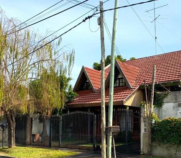 Casa · 200m² · 5 Ambientes · 5 Cocheras