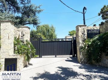 Casa · 674m² · 1 Ambiente · Terreno en Venta en Bella Vista en Barrio con Porton (Con Construccion)