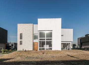 Casa · 230m² · 4 Ambientes · 2 Cocheras · Casa 4 Amb Tierras del Mar