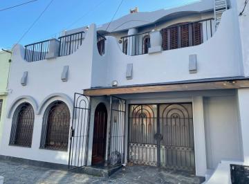 Casa · 346m² · 4 Ambientes · Casa en Venta 4 Amb con Fondo Libre en Lanus Oeste