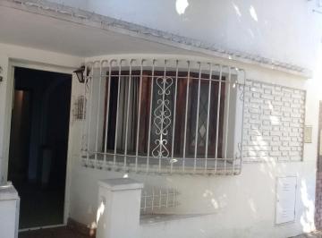 PH · 70m² · 2 Ambientes · Vende Casa en PH C /patio y Quincho - a Refaccionar