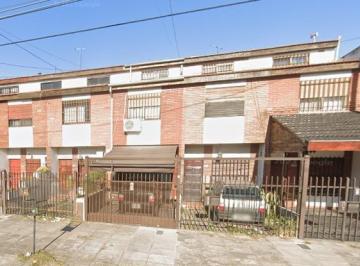 Departamento · 79m² · 4 Ambientes · 1 Cochera · Venta Excelente Tríplex Planta Baja con Cochera y Patio en Ramos Mejía con Financiacion