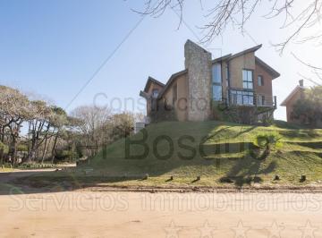 Casa de 4 ambientes, Cariló · Descubre Este Encantador Chalet de Dos Plantas, Completamente Renovado (Cod - 207)