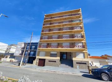Departamento de 1 ambiente, La Lucila del Mar · Departamento Monoambiente con Patio, Sobre Costanera!