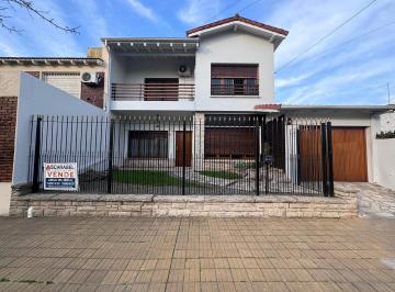 Casa · 200m² · 4 Ambientes · 1 Cochera · Venta Amplia Casa Parque y Pileta