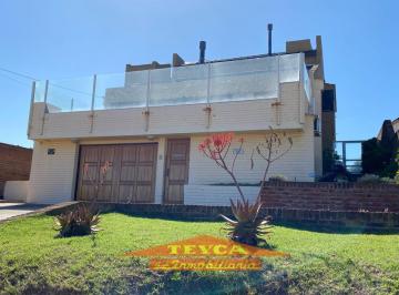 Casa · 250m² · 4 Ambientes · Casa en Venta, 4 Ambientes C/ Garage, Frente Al Mar!