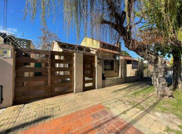 Casa · 259m² · 3 Ambientes · 2 Cocheras · Casa en Venta 3amb. Adrogué