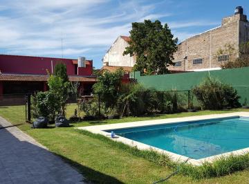 Casa · 193m² · 4 Ambientes · 1 Cochera · Casa en Venta en Lanús Este