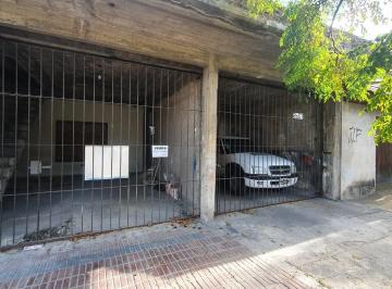 Casa · 420m² · 3 Ambientes · Casa Chalet en Venta Ubicado en Lanús Este, Lanús, G. B. a. Zona Sur